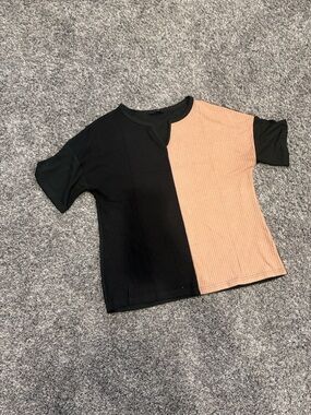 Two-Tone Short Sleeve Top - Black & Tan